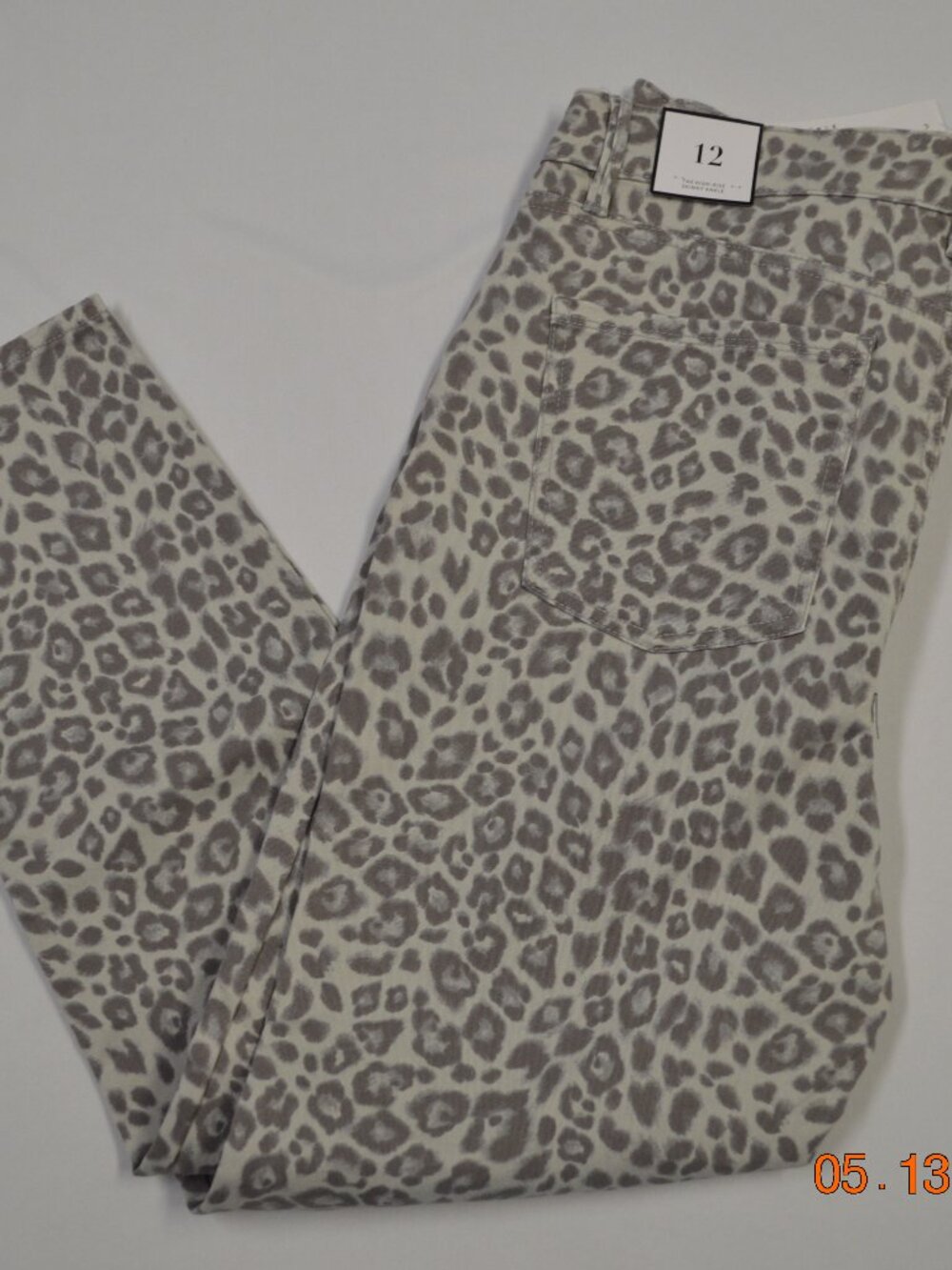White House Black Market Women’s 12R Grey Leopard Skinny Jeans NWT Stretch State